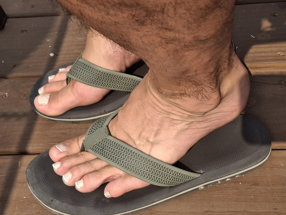 Flip flop feet and French pedicure #13
