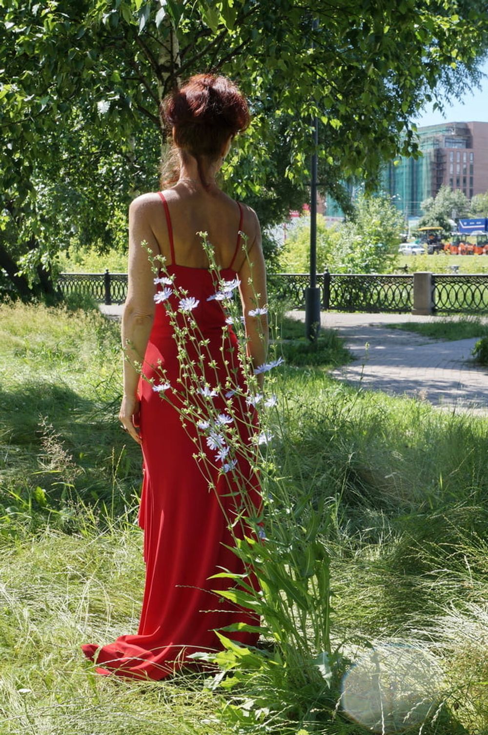 Red dress - green garden #20