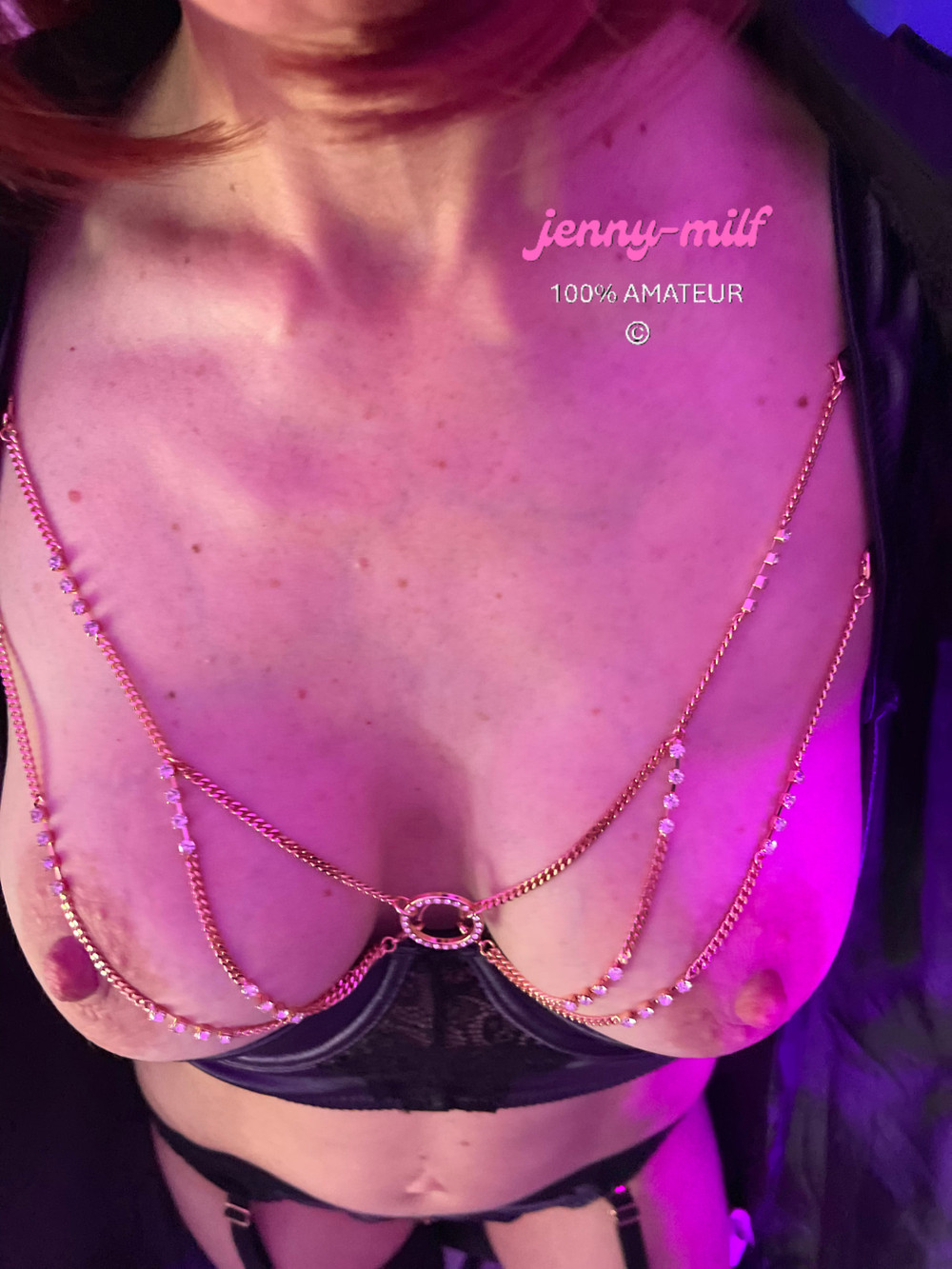 Jenny en secretaire au bureau en mode sexy #3