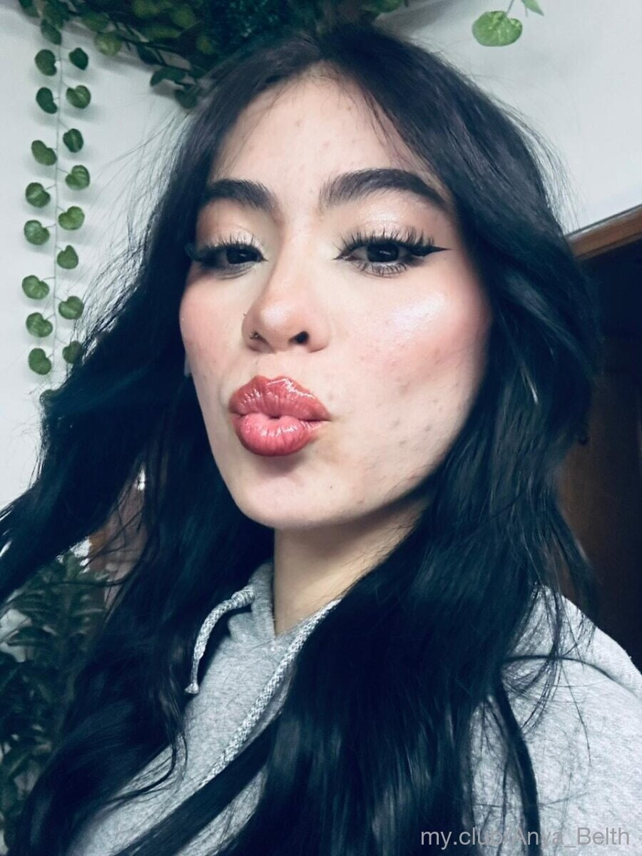 Anya 🍒 Free Photos