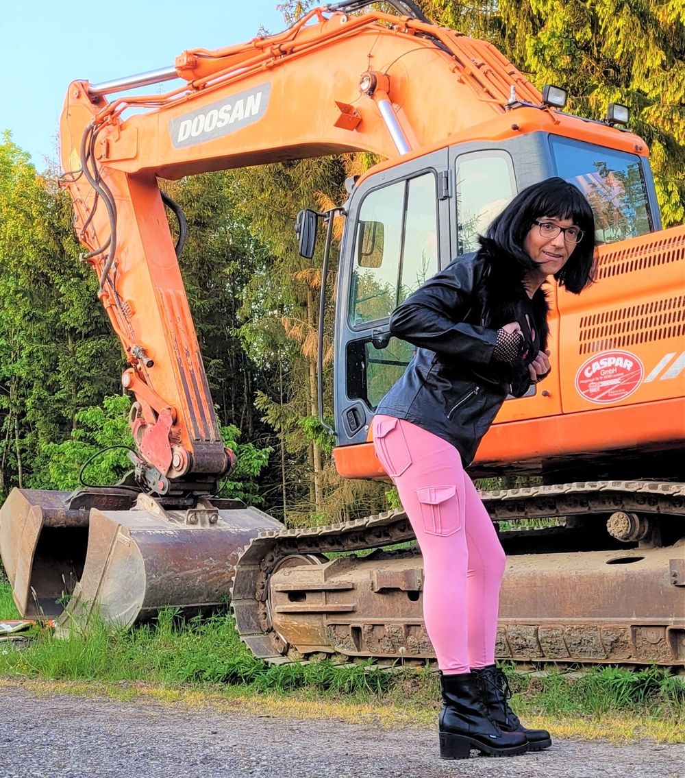 Tamara and the heavy equipment Tamara und das schwere Gerät  #26