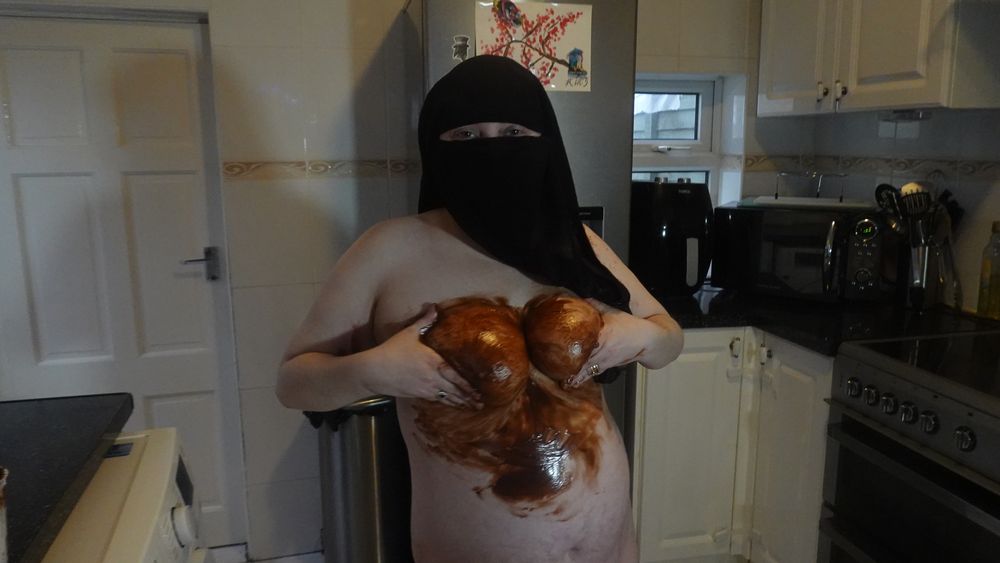 Niqab Naked chocolate sauce #18