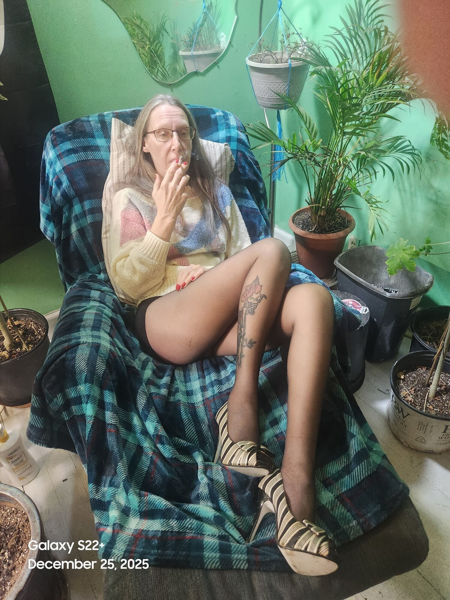 Goode Girl smoking in black pantyhose and high heels 