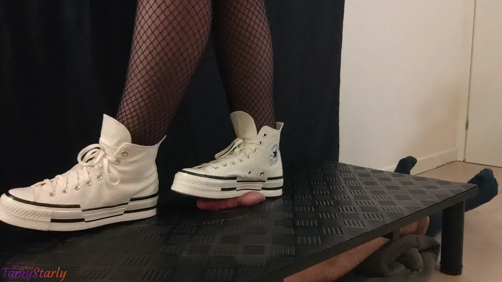 Girlfriend Full Weight Trampling in Platform Converse #2