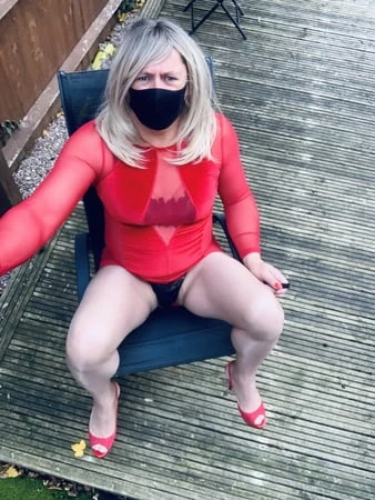 amateur crossdresser kelly cd in red dress         