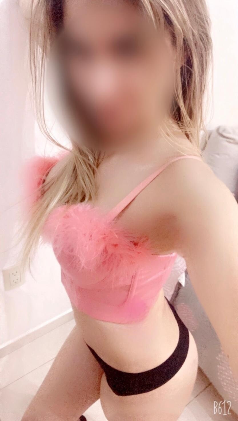 Hello my love, my name is Roxxxette Fox!!!