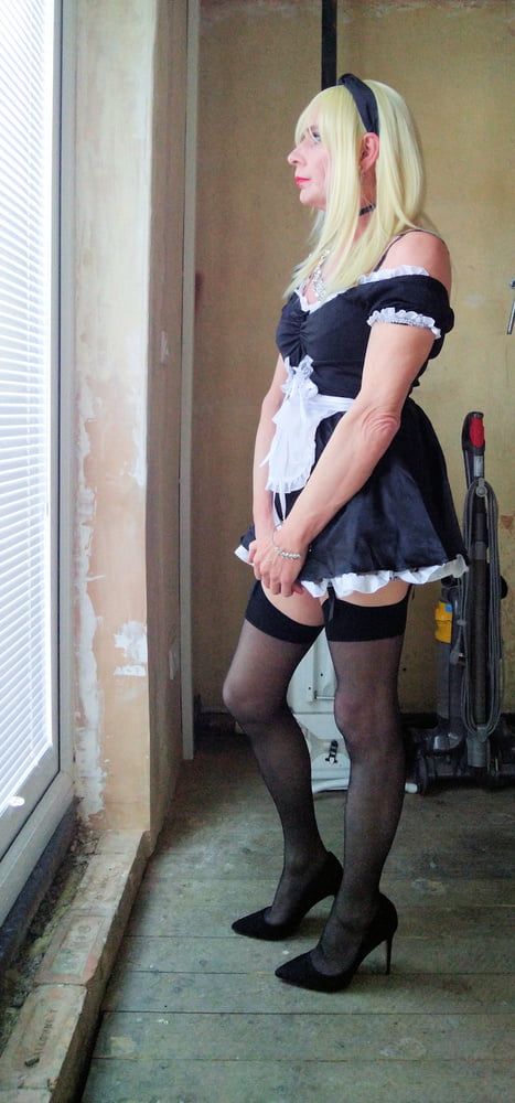 Pix from slideshow (french maid) #5