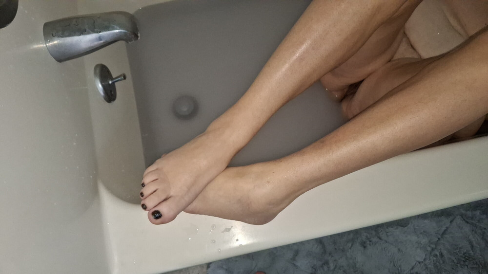Feet in the bath tun #19