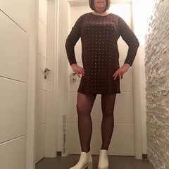 ニッキ・クロスドレス 新しいドレスとブーツ