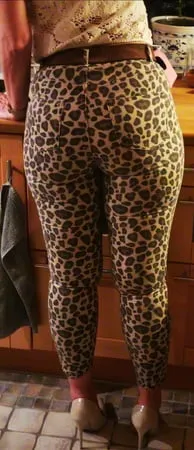 me in leopard leggins         