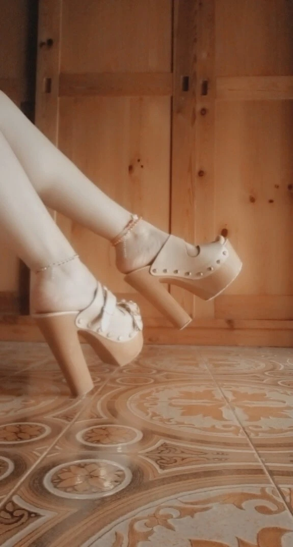 Sexy high heels and feet 💖 #30