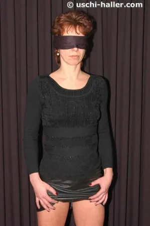 photo shoot with the submissive milf angie blindfolded         