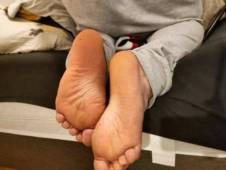 hornychubby feet soles wrinkled barefoot         