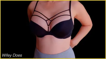 wife stuns in black lingerie bra         