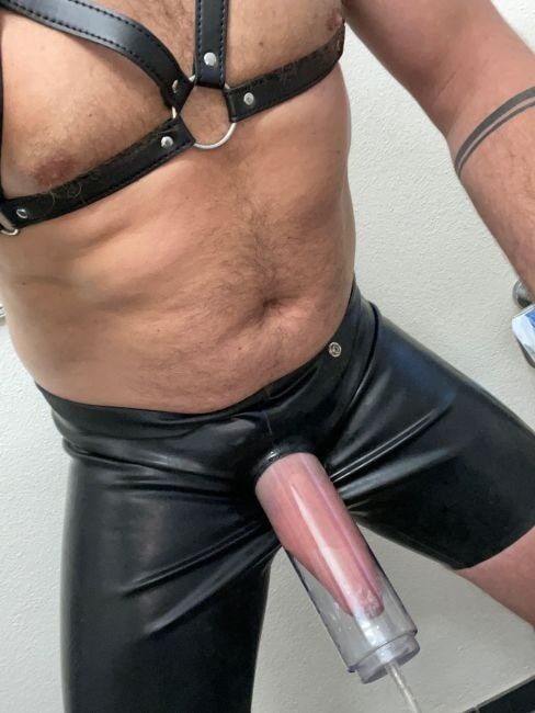 I Play in rubber and I love the Inflatable Plug in my hole  #3
