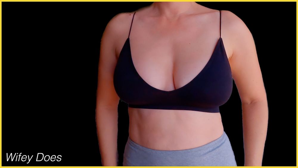 Wifey amazes in the black sports bra