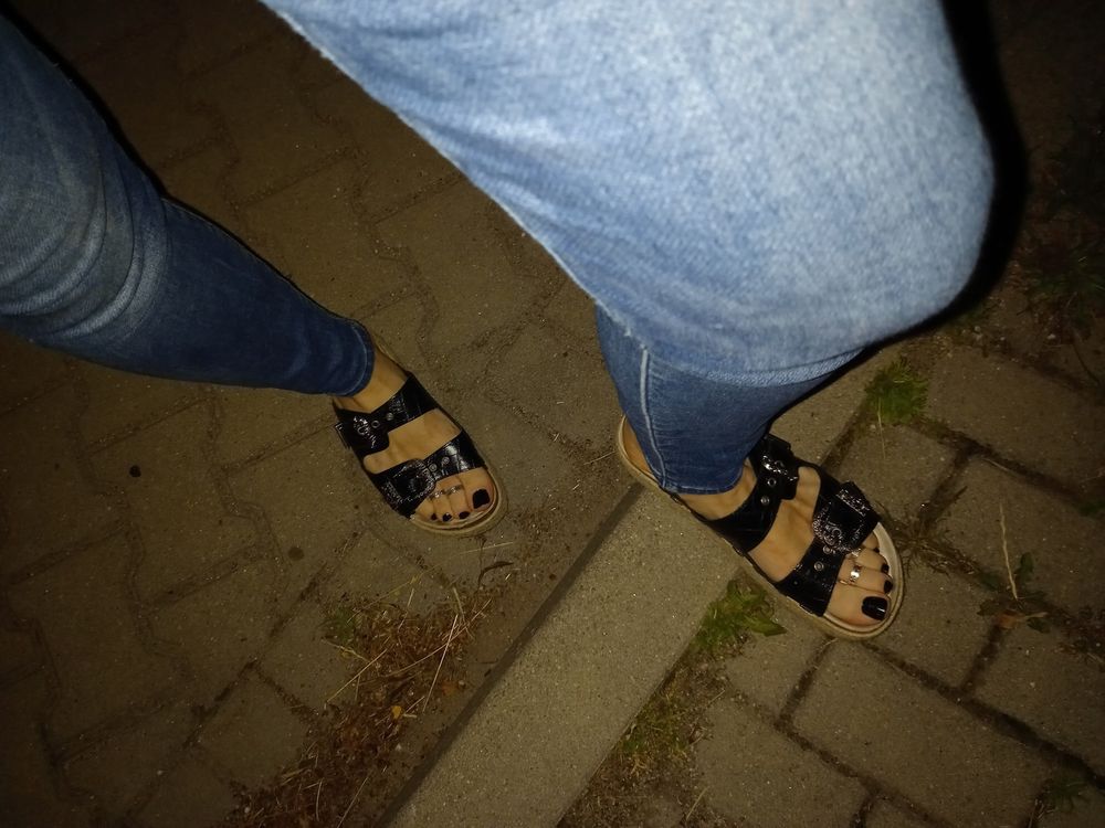 platform sandals and sexy feet #15