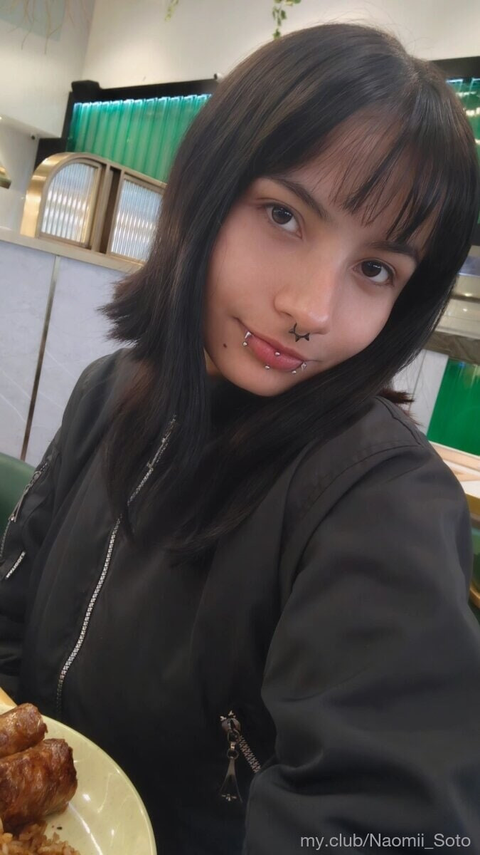 Naomii-Chan Free Photos #22