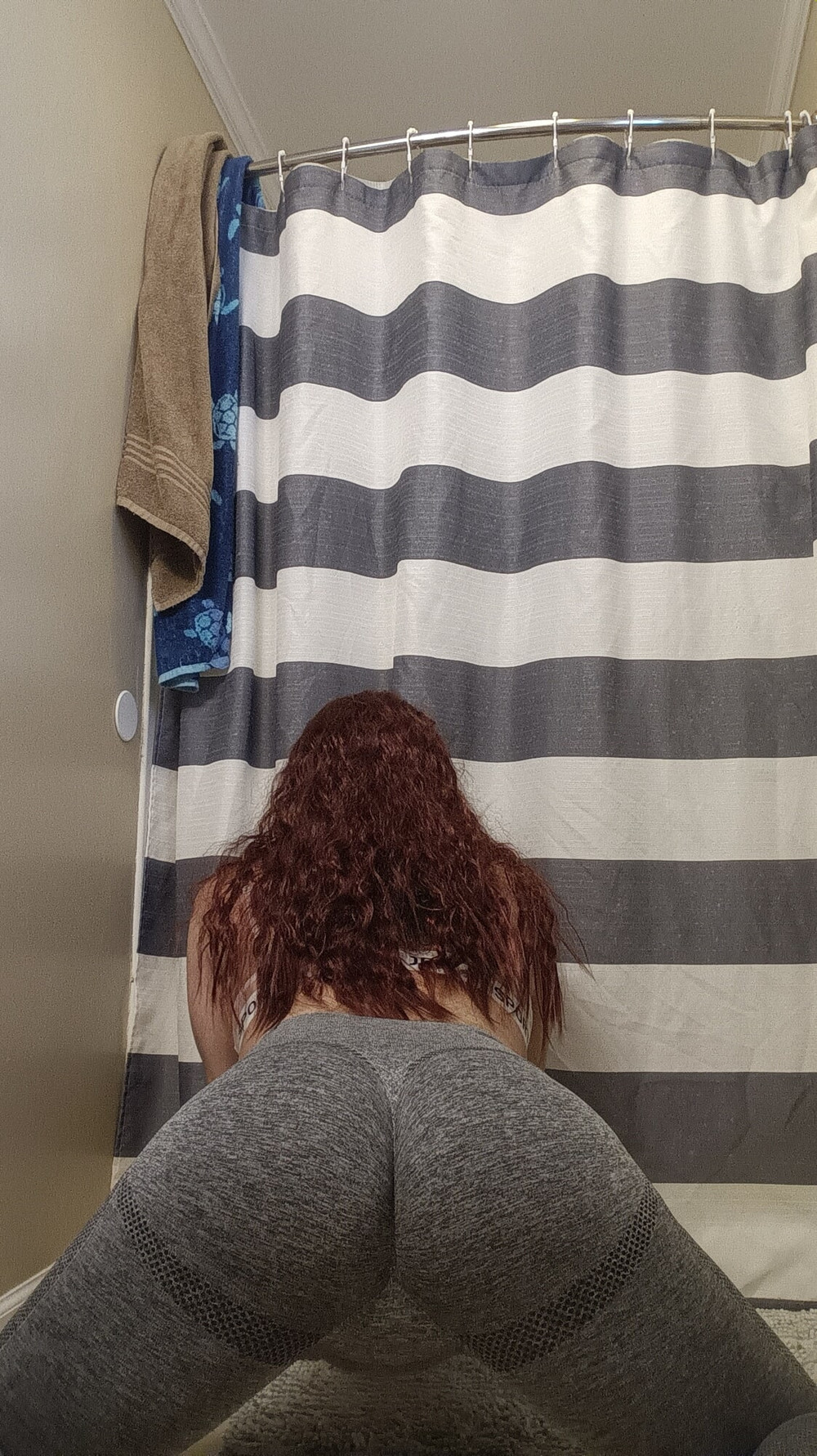 Efreakme looking so sexy with his new wig and yoga pants  #16