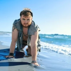 Trans man 🔥 Beach time 