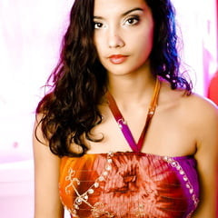 Indian Babe Shanaya Expsong At DesiPapa.com