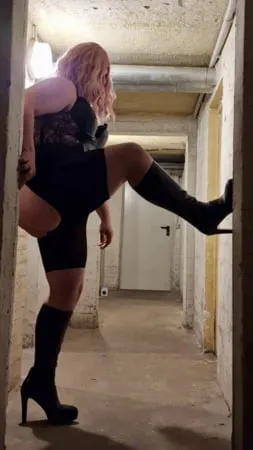 dessous and heels for this sissy with here fat ass         