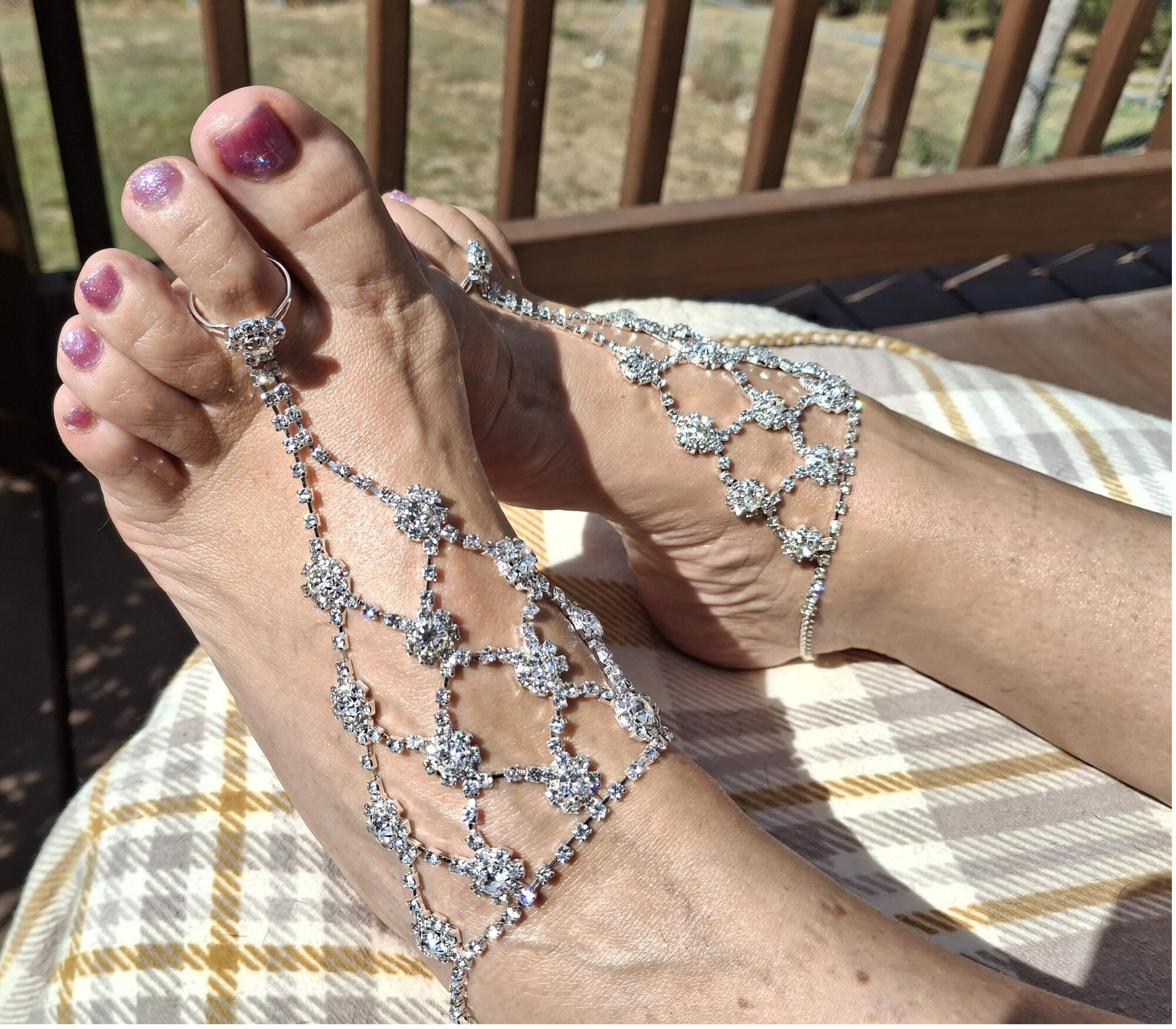 Girlfriend show off her new barefoot jewelry on her feet
