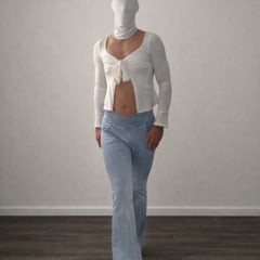 Fitted jeans, white top, pumps