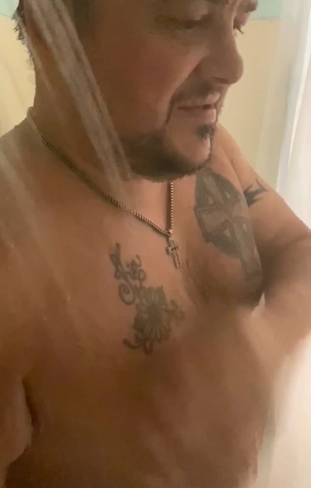 Hot tattooed Dad muscles beard caught in shower by princess #27