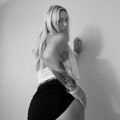 Blonde MILF 