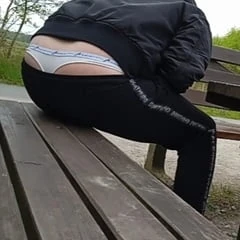 Tanga zeigen