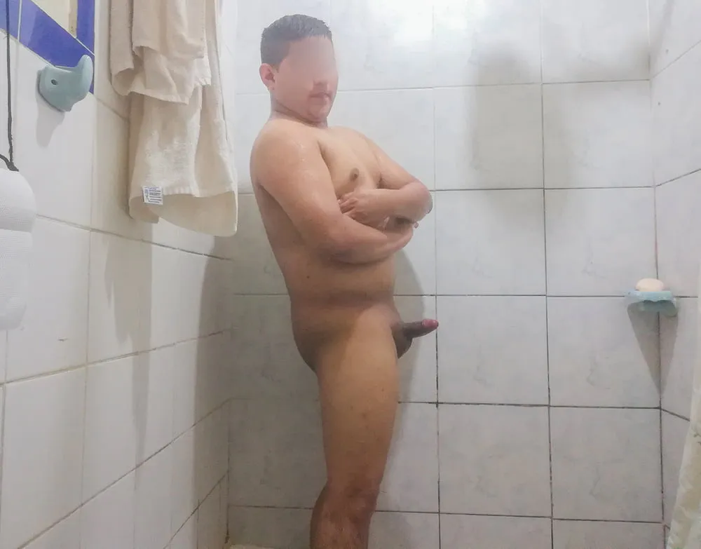 Sexy Nudes bajo la Ducha 11