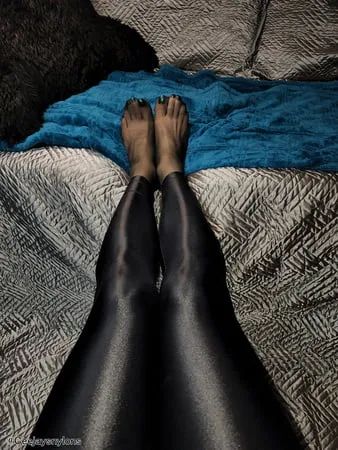 big sexy feet in black nylons           