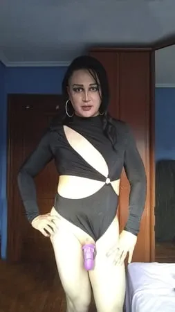 sissy taniax in sexy black body         