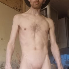HeDDuDe posing in the nude
