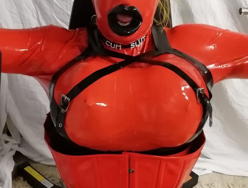 Alison in rubber #23