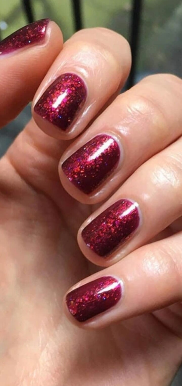 Red nails
