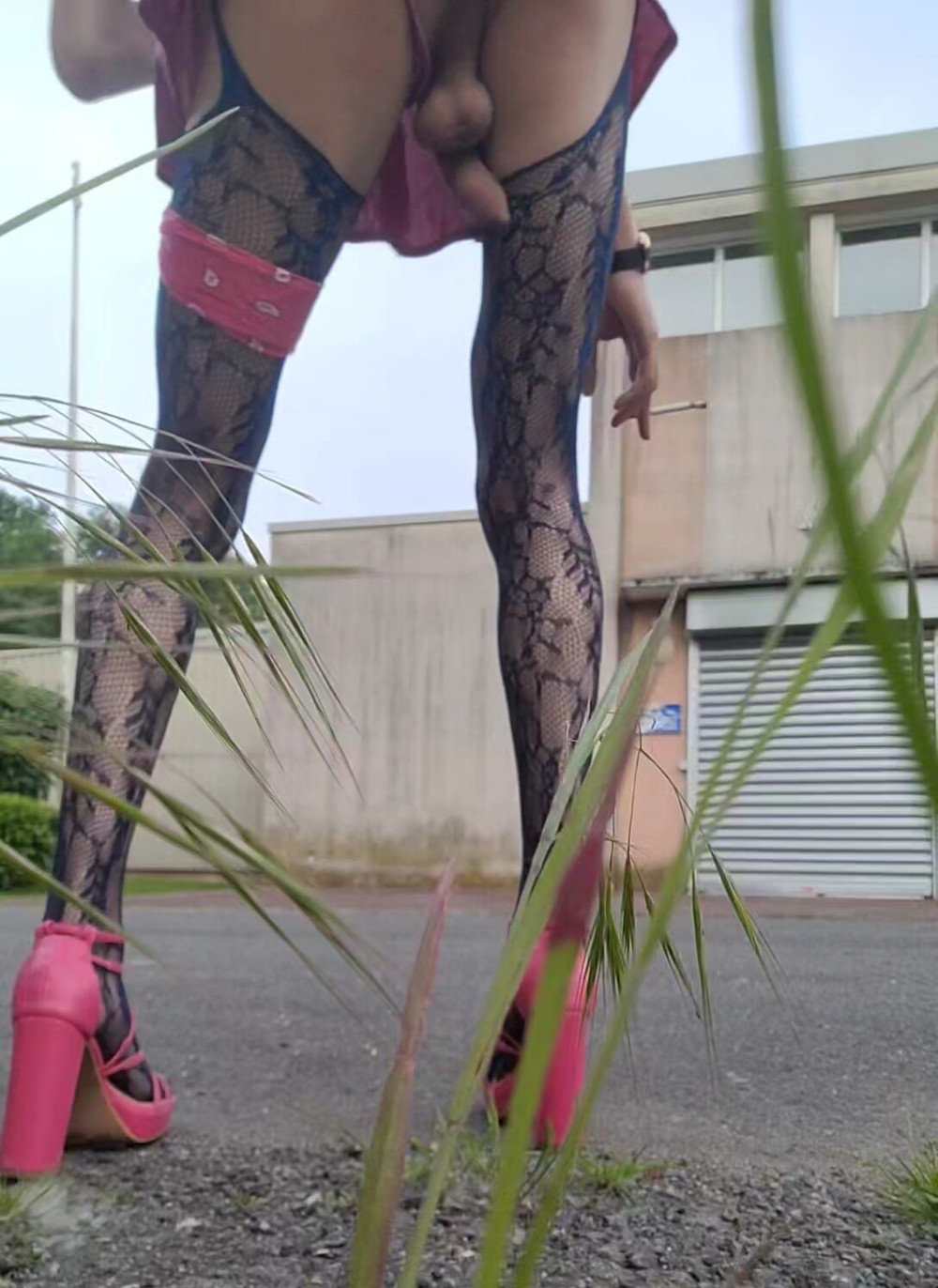 ExhiB👀PUBLIC dans un Complexe Abandonne puis sur son Balcon #54