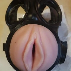 Gasmaske mit Fleshlight