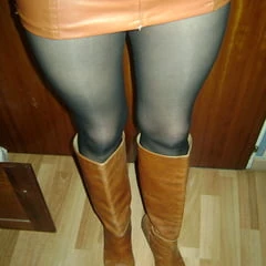 Boots and mini brown