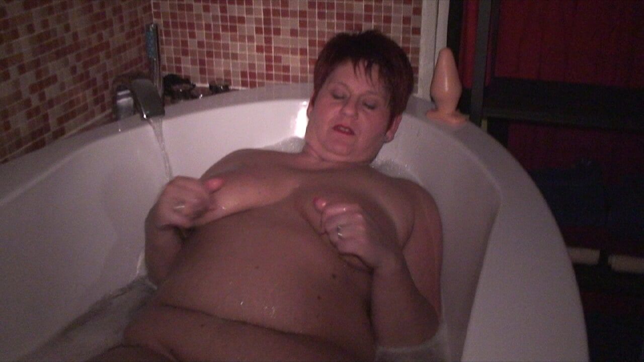 Plug in the bathtub