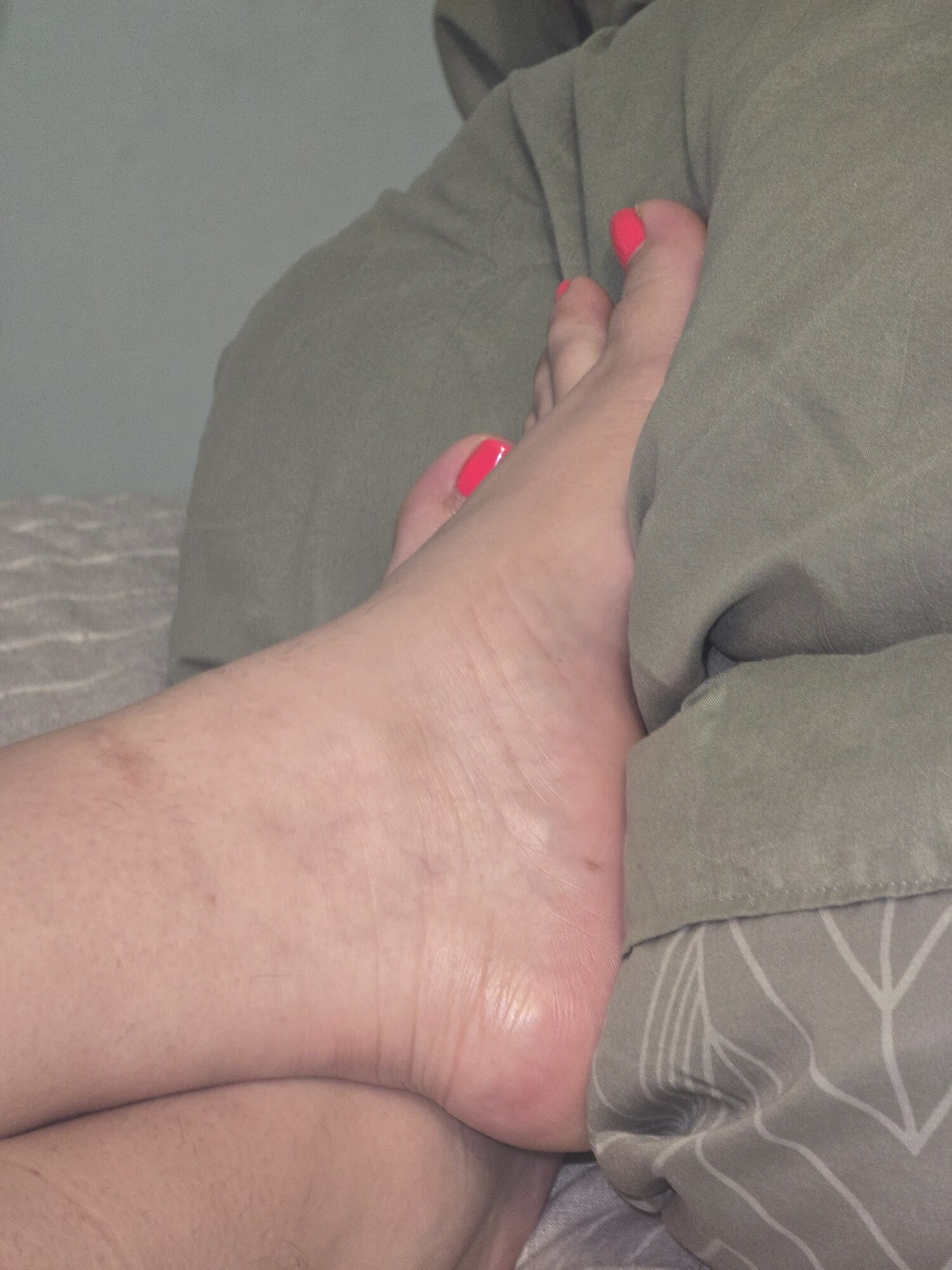 LatinaMilf feet and pussy  #8