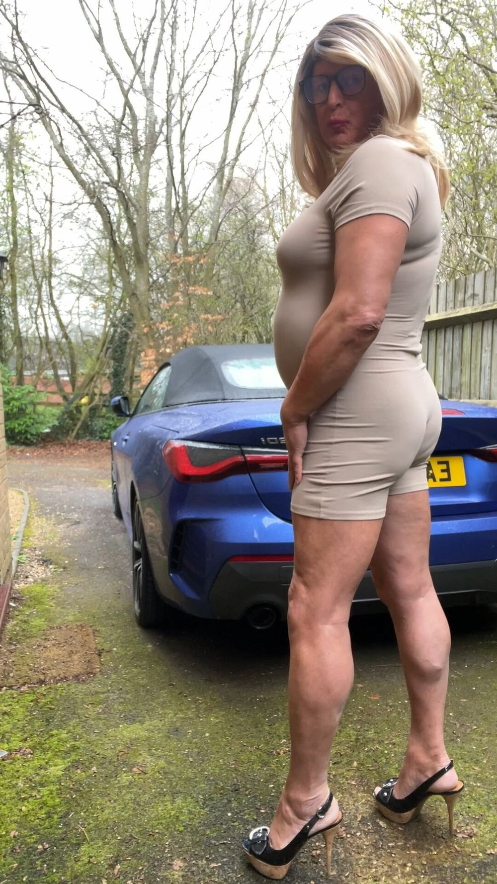 Amateur crossdresser Kellycd2022 sexy milf pissing outdoors #3