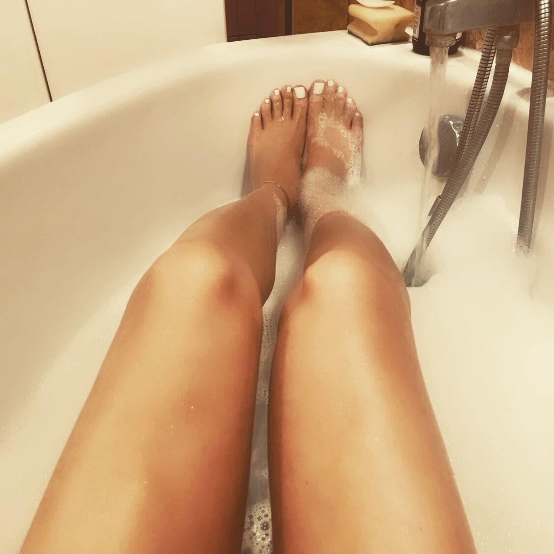 Sexy tanned legs & feet