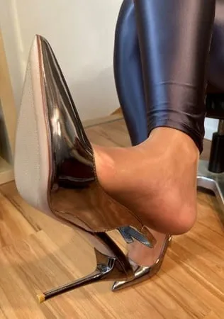 sling pumps and spandex leggings         