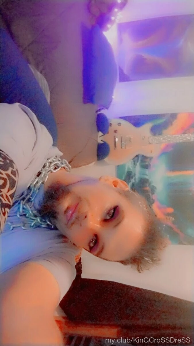 KinG Of CroSSDreSS Free Photos