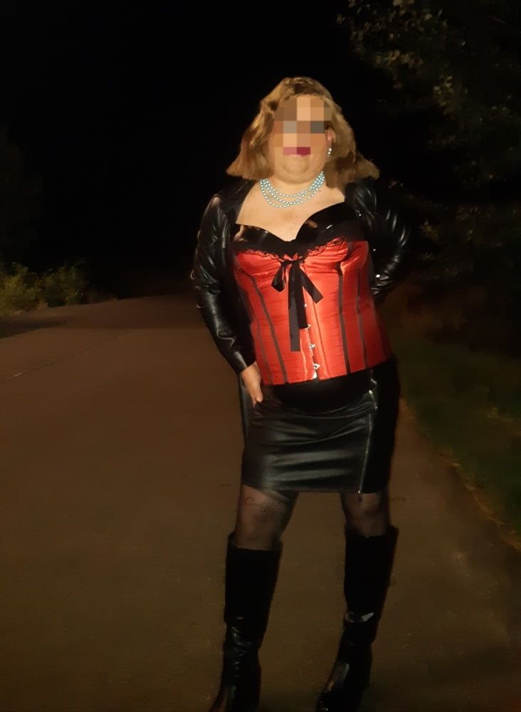 Red corset1