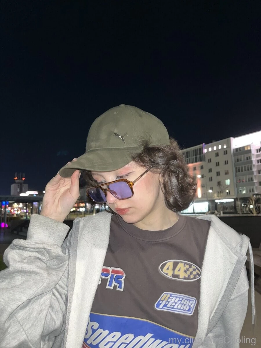 Evie Free Photos #2