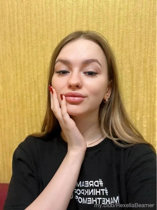 Emma Free Photos #5