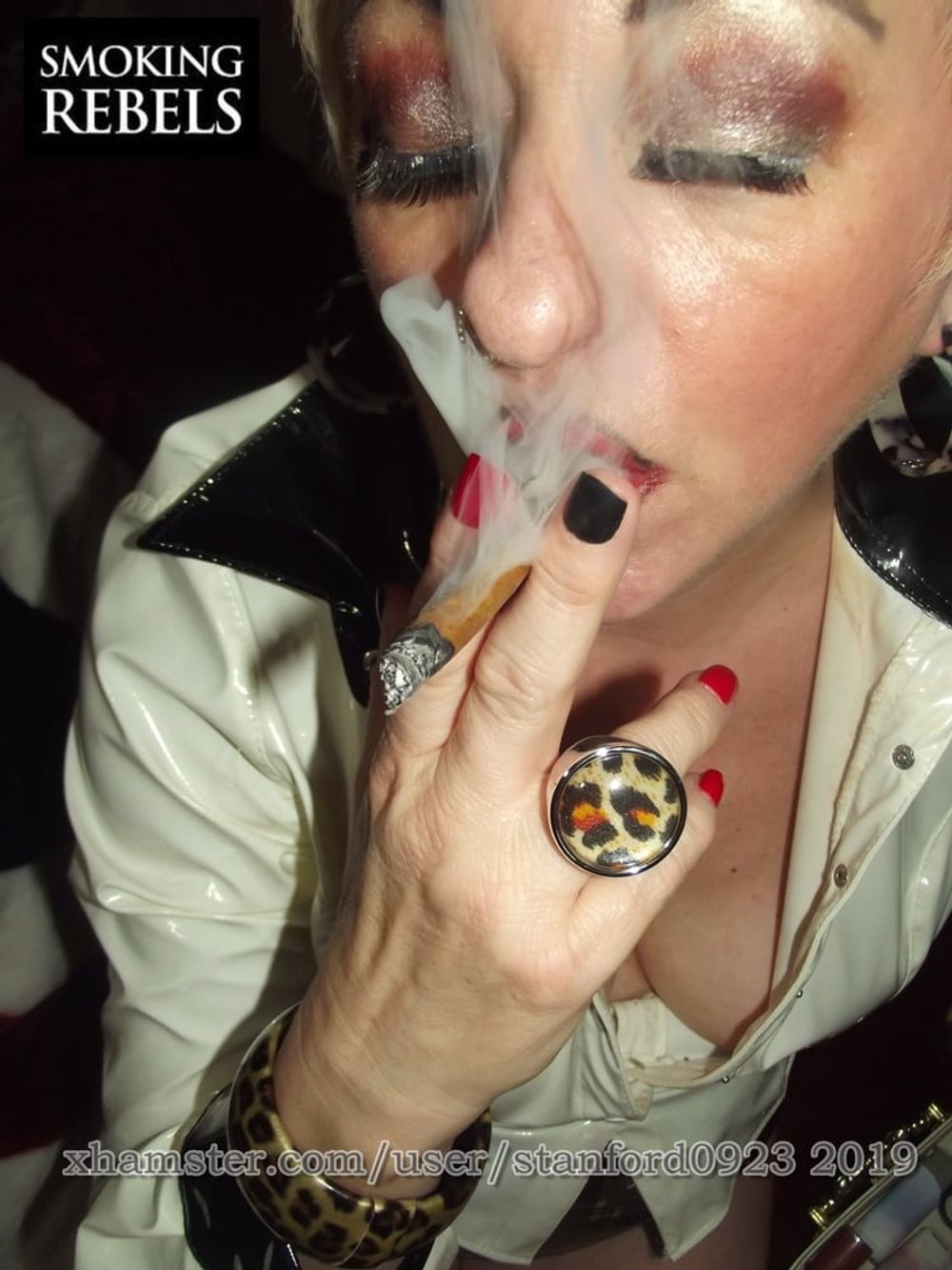 SLUT LATEX SMOKING  #29